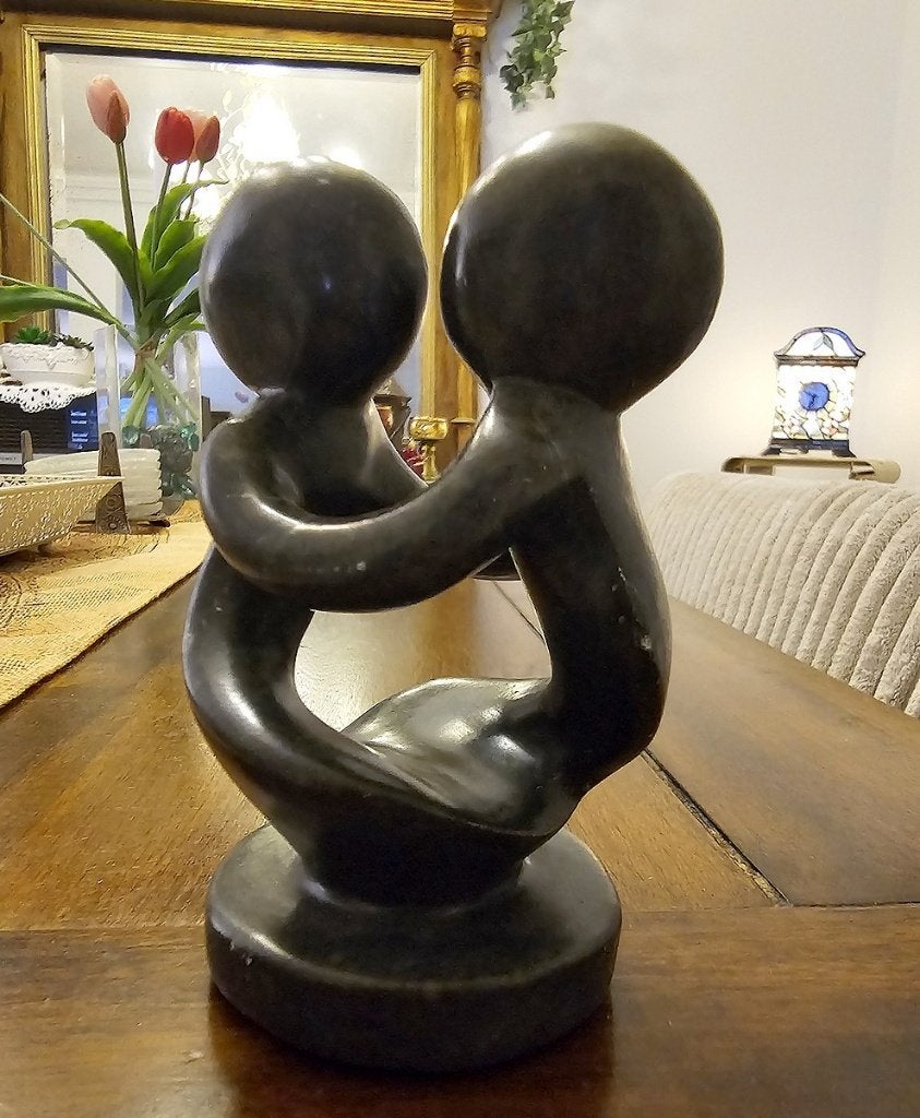 Gesigneerd Zimbabwaans Beeldje 'Verbondenheid' (11 cm), Ophalen of Verzenden, Zo goed als nieuw, Mens