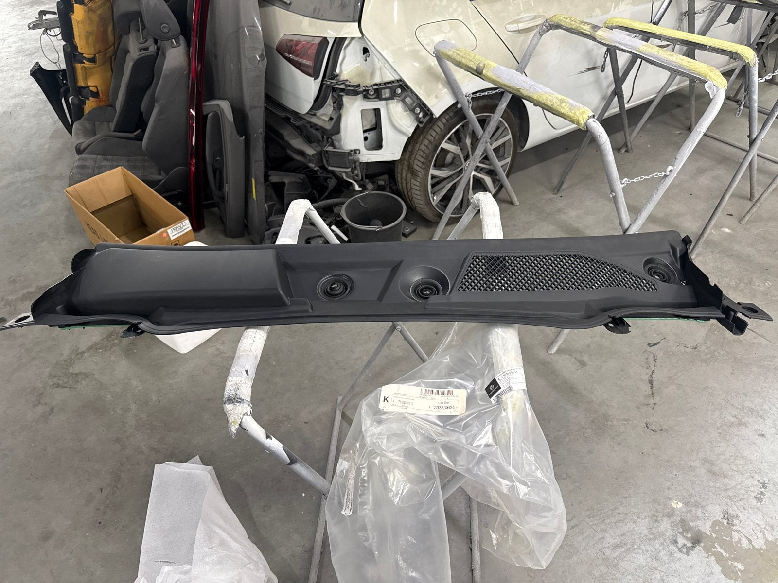 Mercedes-Benz A 1768300013 Luchtinlaat Cover Nieuw, Ophalen, Voor, Mercedes-Benz, Nieuw