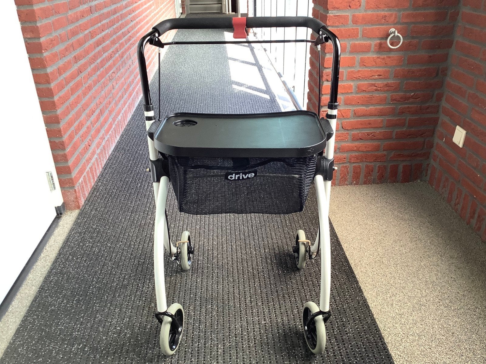 Binnen rollator met groot dienblad en mandje Drive de lux, Ophalen, Opvouwbaar, Zo goed als nieuw