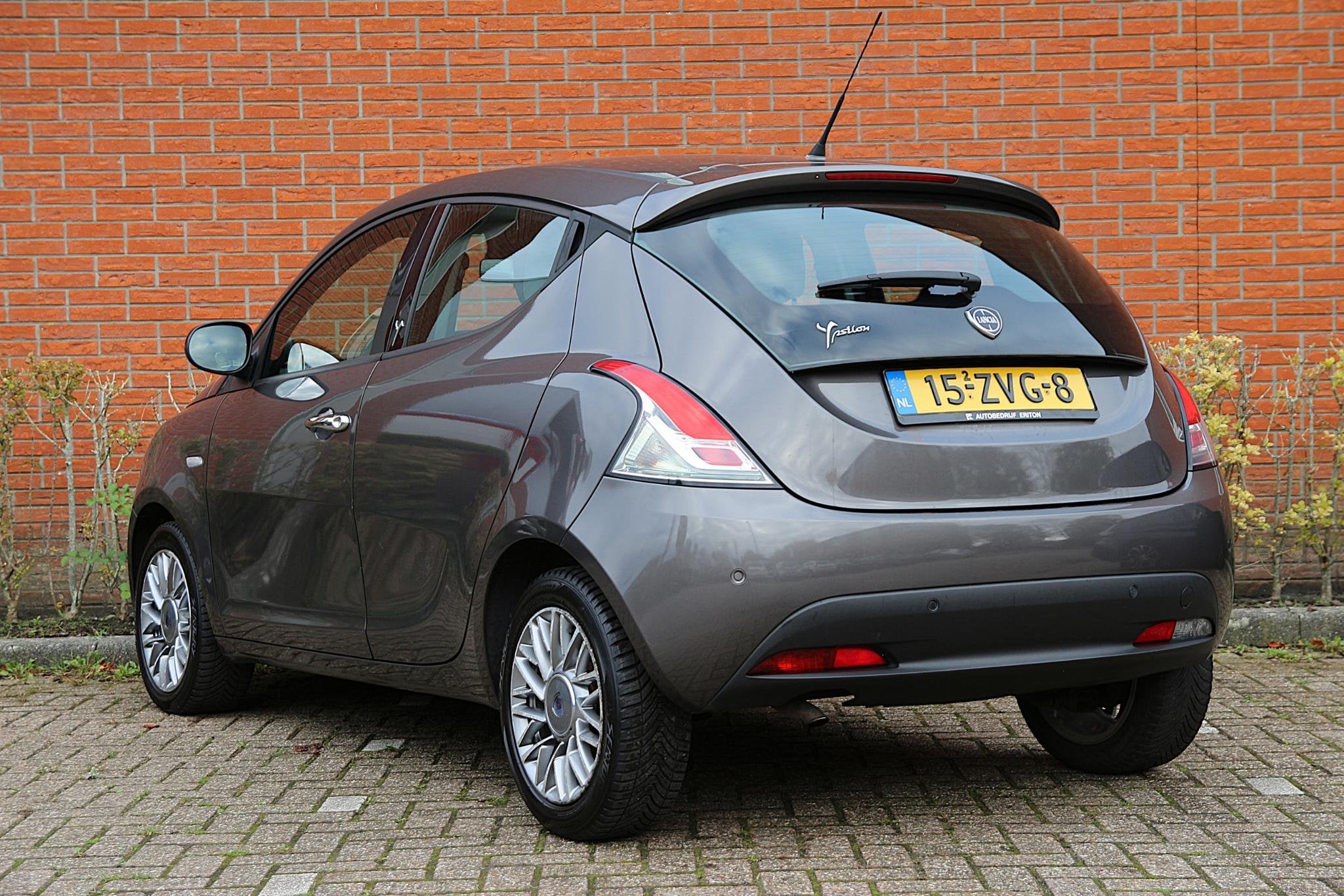 Lancia Ypsilon 0.9 TwinAir 86pk Silver | NL-auto | 5 deuren, Auto's, Voorwielaandrijving, Gebruikt, Bruin, Origineel Nederlands