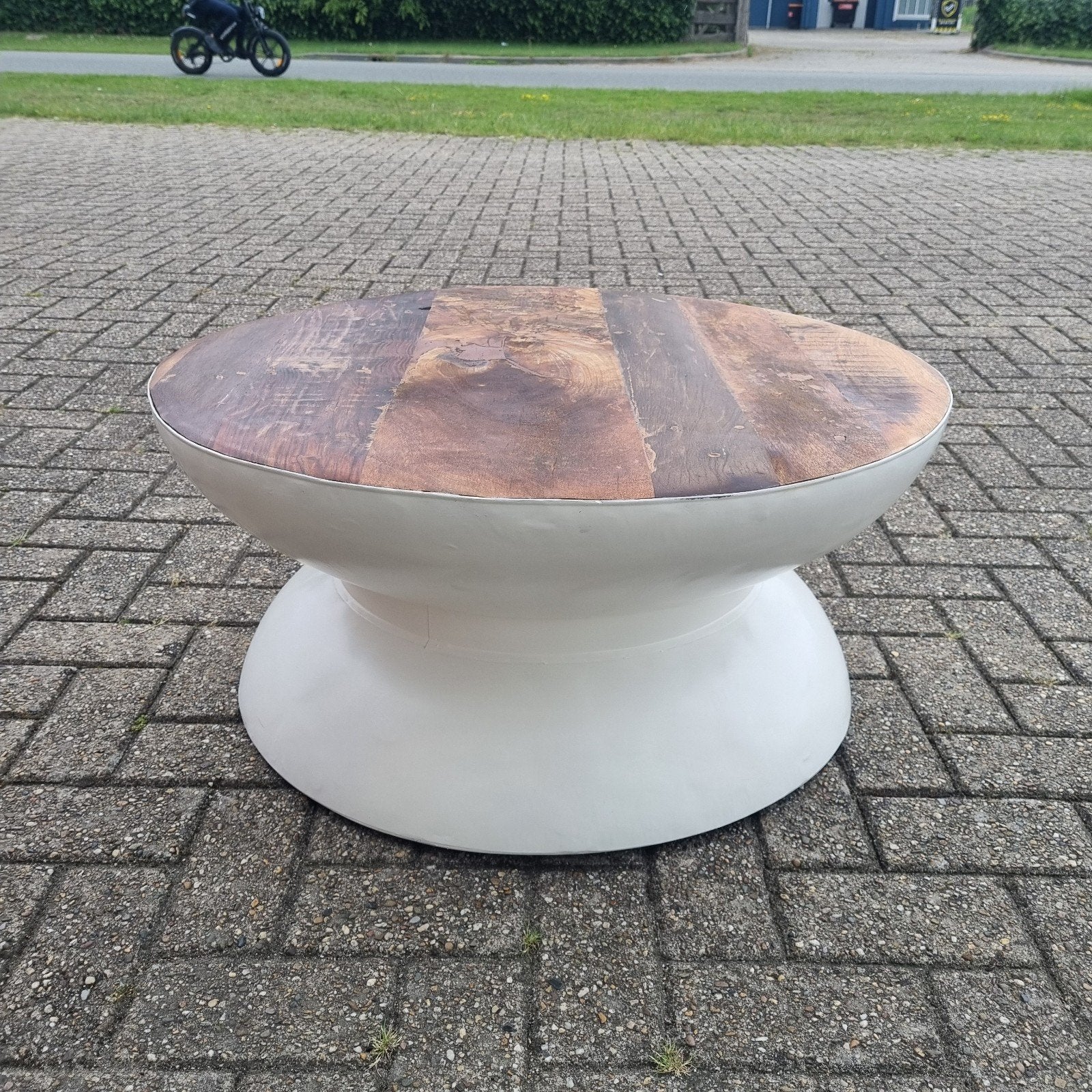 Unieke ronde salontafel van mangohout, Ophalen