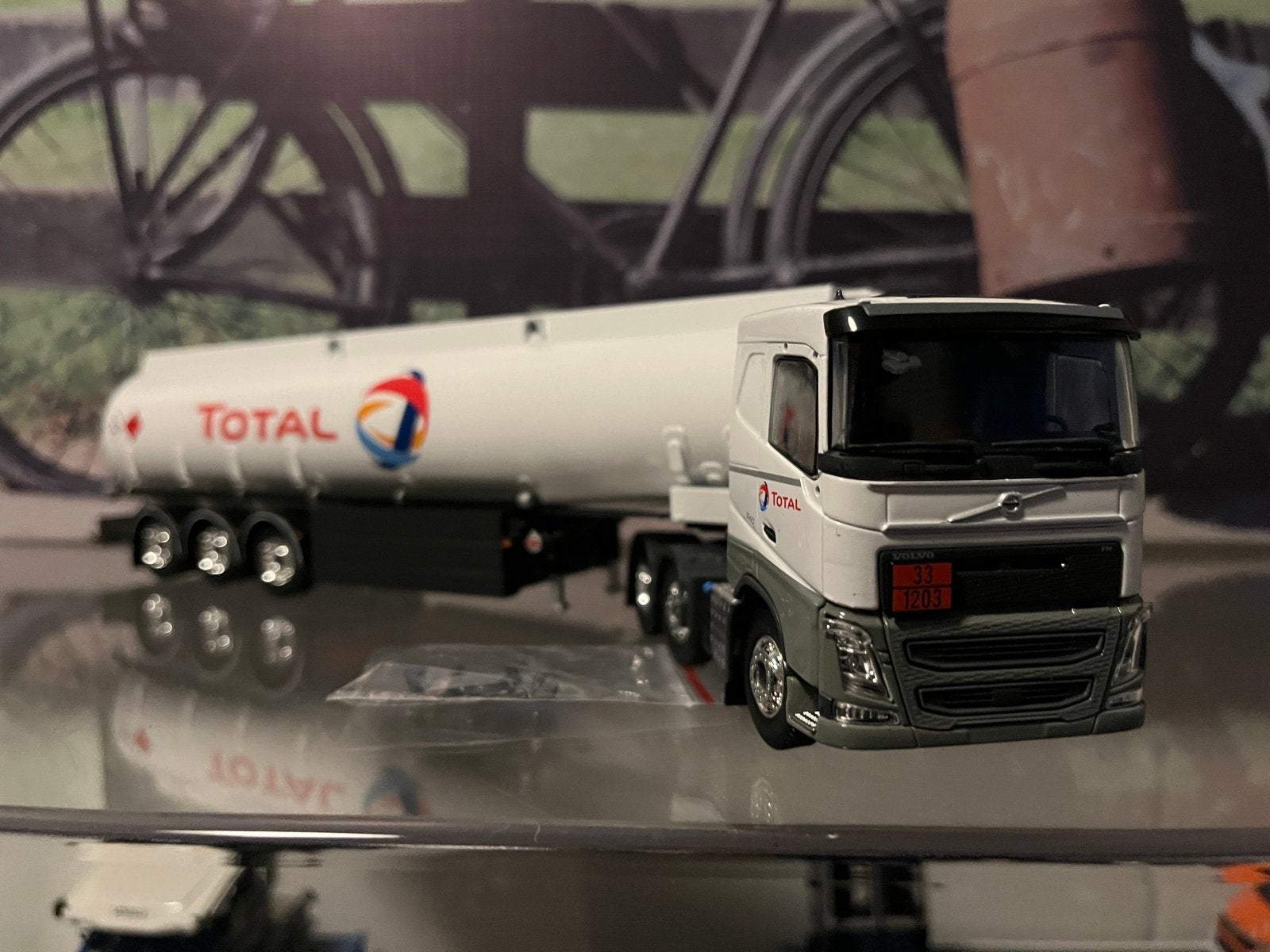 Tekno Volvo FH Total tanktrailer, Ophalen of Verzenden, Zo goed als nieuw, Bus of Vrachtwagen, Tekno