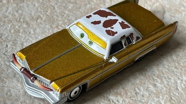 Cars tex dinoco een gouden 1975 cadillac coupe de ville, Ophalen of Verzenden, Gebruikt