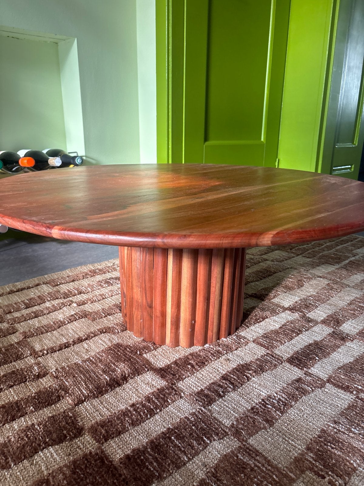 Unieke ronde salontafel van massief hout, Ophalen, Gebruikt, Rond, 50 tot 100 cm
