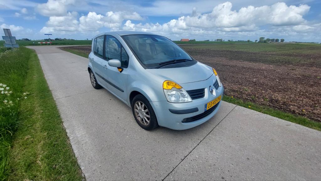 Renault Modus 1.6 16V E4 2005 Grijs, Voorwielaandrijving, 15 km/l, 1145 kg, Zwart