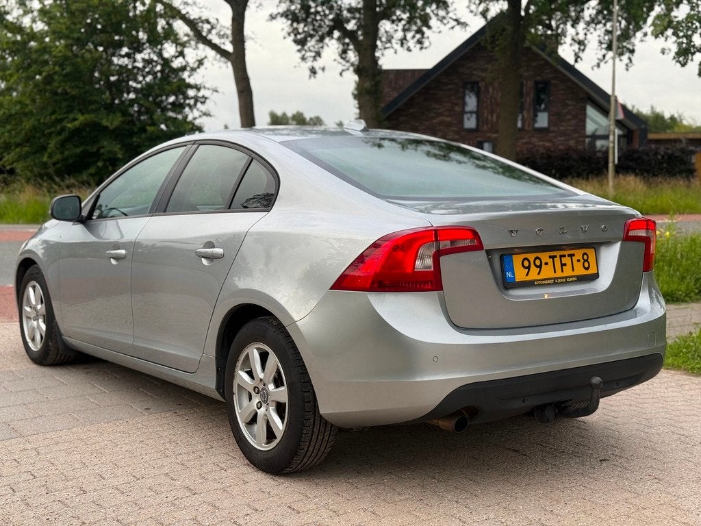 Volvo S60 1.6 DRIVe Kinetic Airco Cruise Navi Psensor Trekha, Auto's, Volvo, Voorwielaandrijving, Euro 5, Gebruikt, 4 cilinders