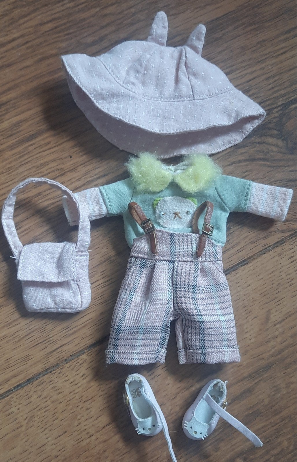 bjd ob11 poppen, voledig kleding setje met schoentjes., Verzamelen, Poppen, Ophalen of Verzenden, Zo goed als nieuw, Kleertjes