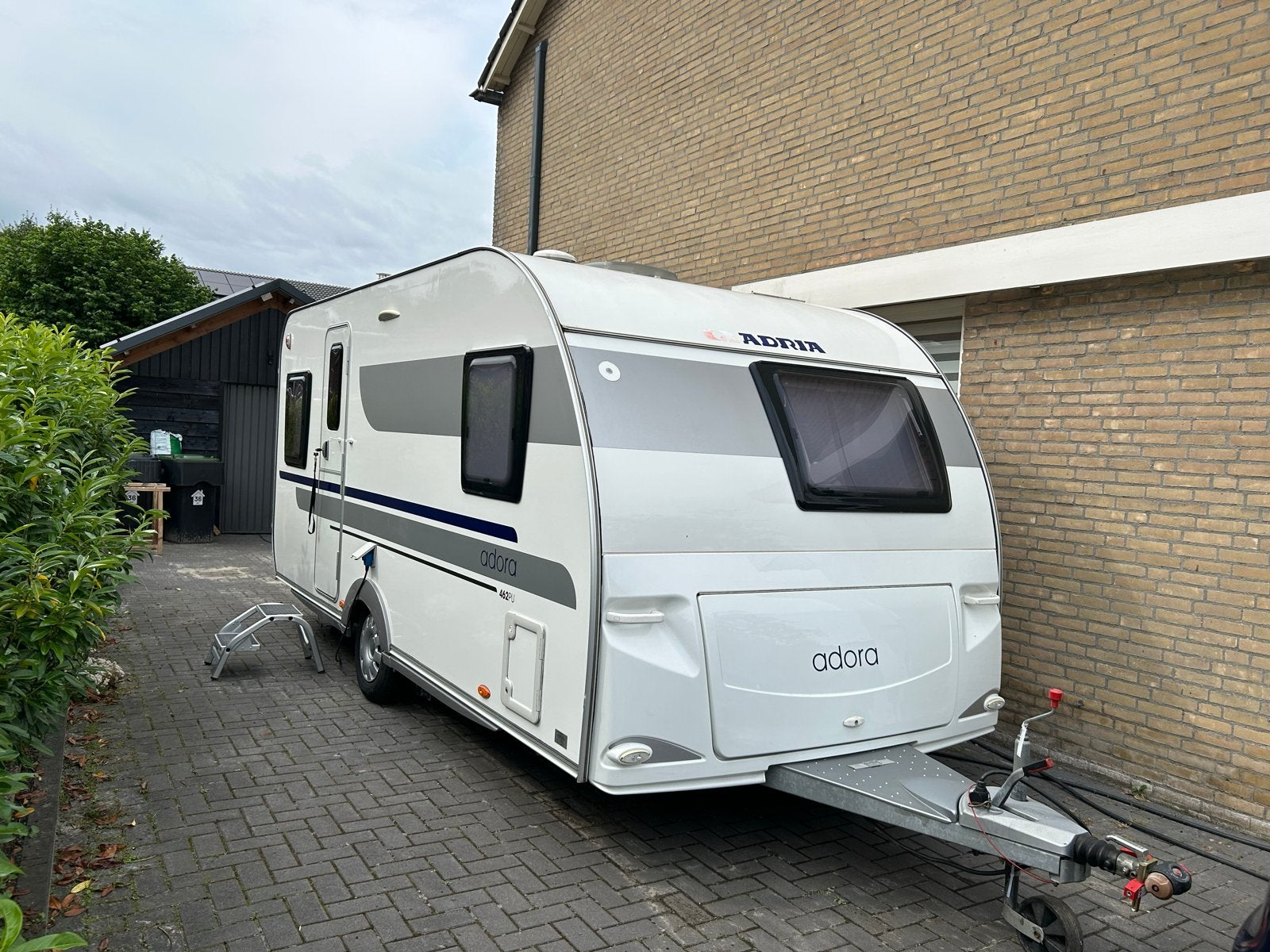 Adria Adora 462PU Caravan uit 2013 - Compact en Compleet, Vast bed, Rondzit, Particulier, Adria
