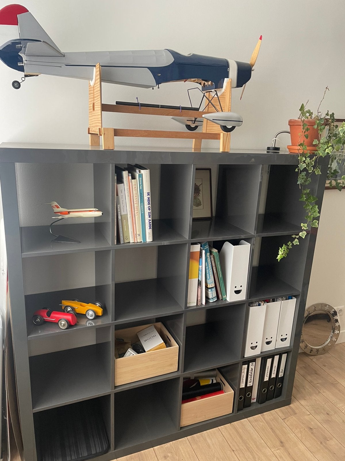 IKEA Kallax 16 vaks kast hoogglans grijs, Ophalen, Zo goed als nieuw