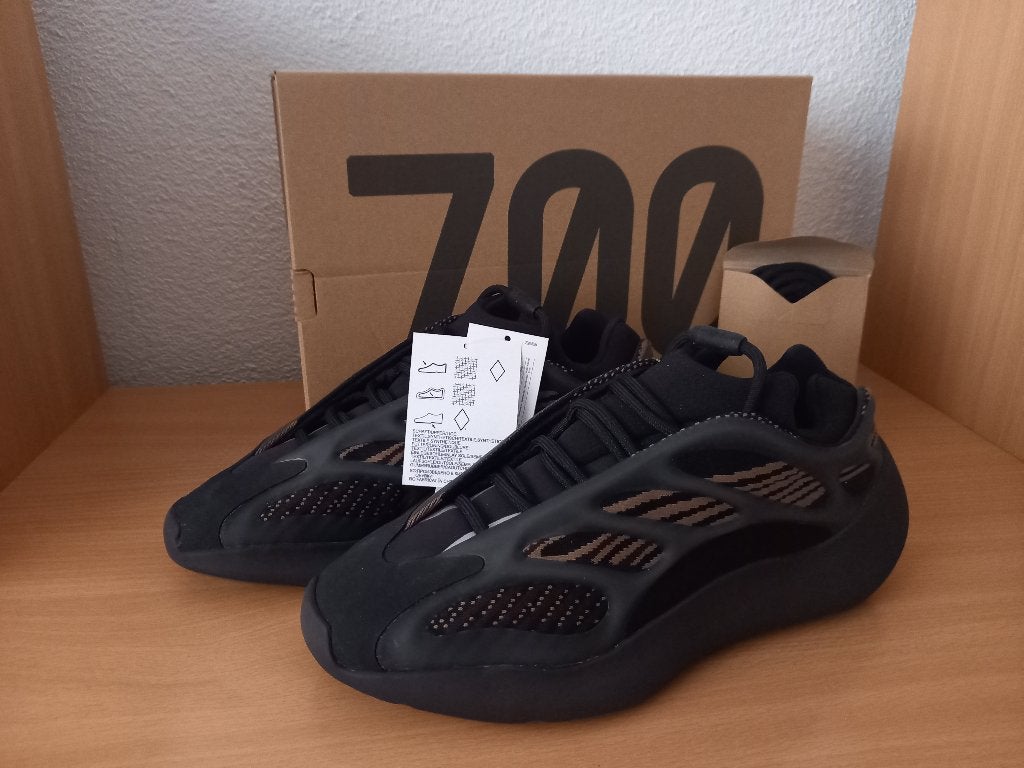 Yeezy 700 V3 Clay Brown (Eremial), Maat 41 ⅓, Nieuw, Overige kleuren, Overige typen, Nieuw, Ophalen of Verzenden