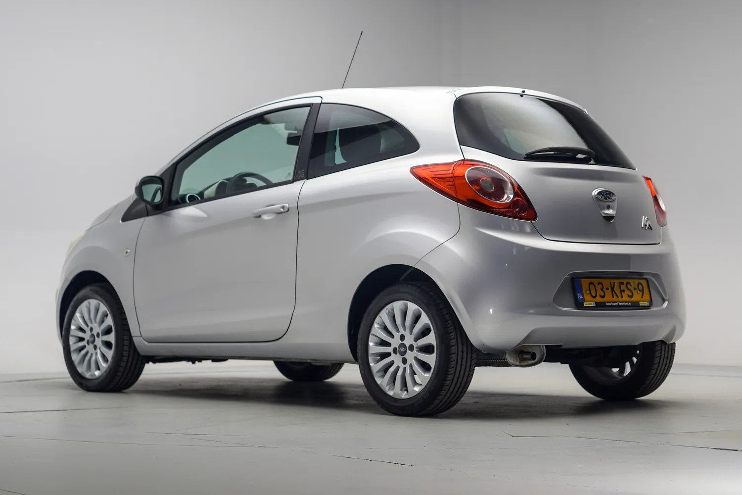 Ford Ka 1.2 Titanium [ Airco LMV Isofix Elektrische Ramen ], Gebruikt, 1242 cc, 4 cilinders, 4 stoelen