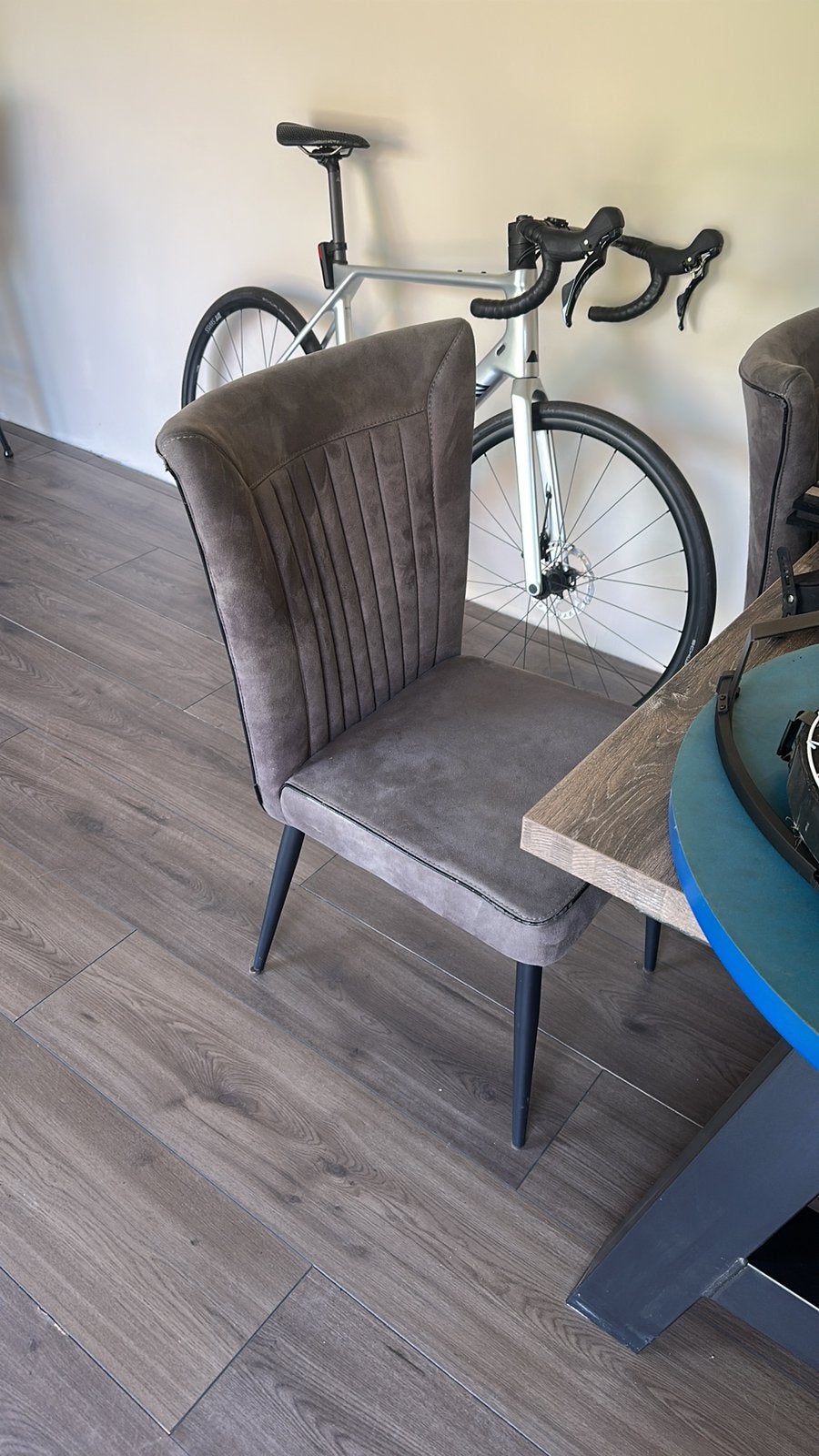Gratis, 2 stoelen, Huis en Inrichting, Stoelen, Ophalen, Zo goed als nieuw