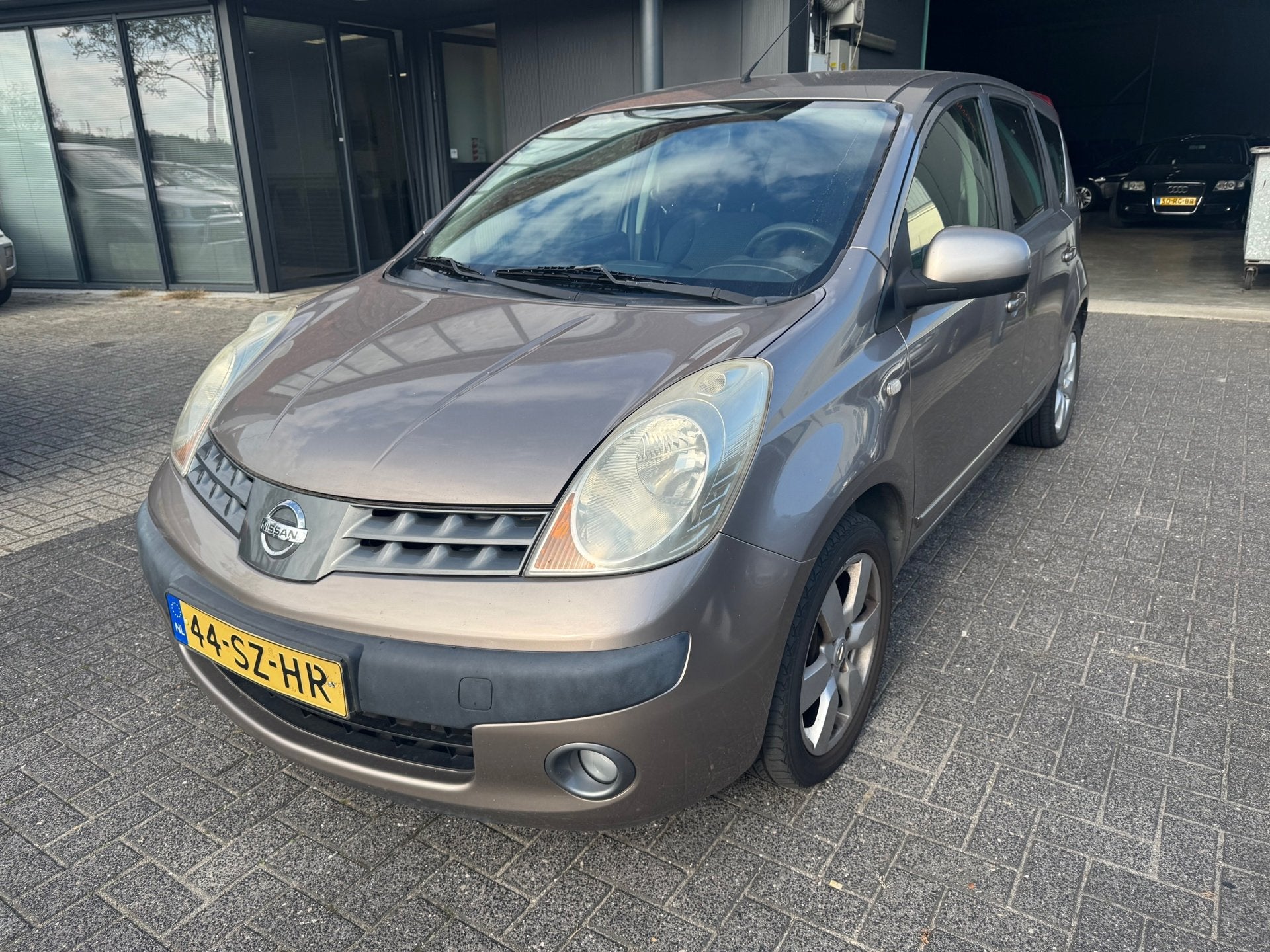 Nissan Note 1.4 First Note CLIMA TREKHAAK PDC NIEUWE APK ORI, Voorwielaandrijving, 4 cilinders, Bruin, Origineel Nederlands