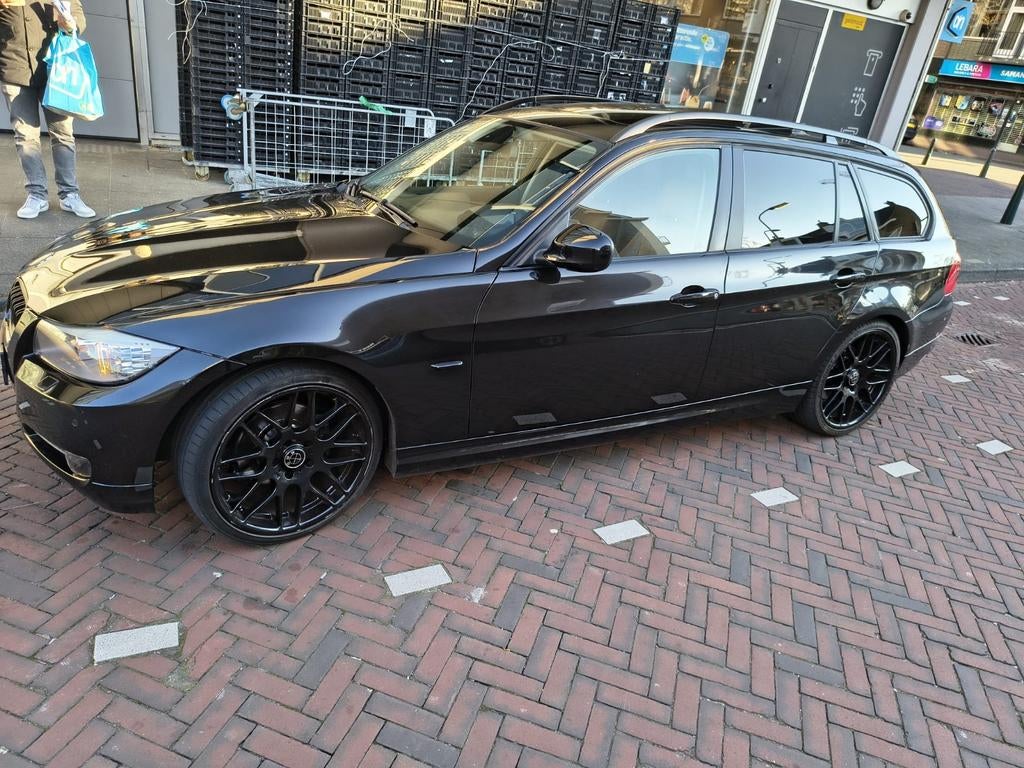 BMW 3-Serie 2.0 318 I Touring AUT 2009 Zwart, Auto's, BMW, Automaat, Achterwielaandrijving, 1995 cc, Beige
