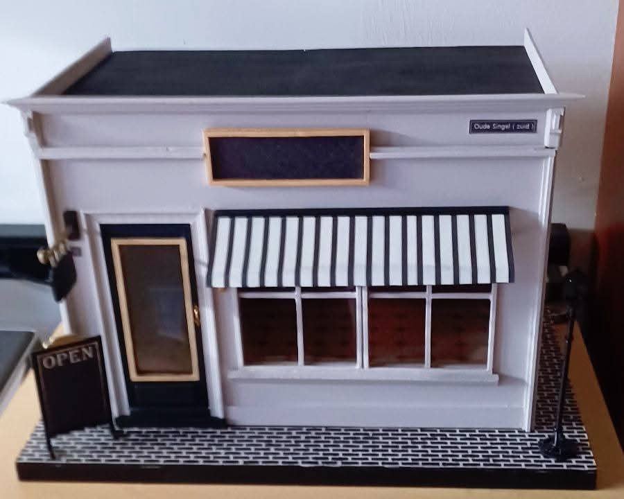 poppenhuis winkelpand, Ophalen, Nieuw, Poppenhuis