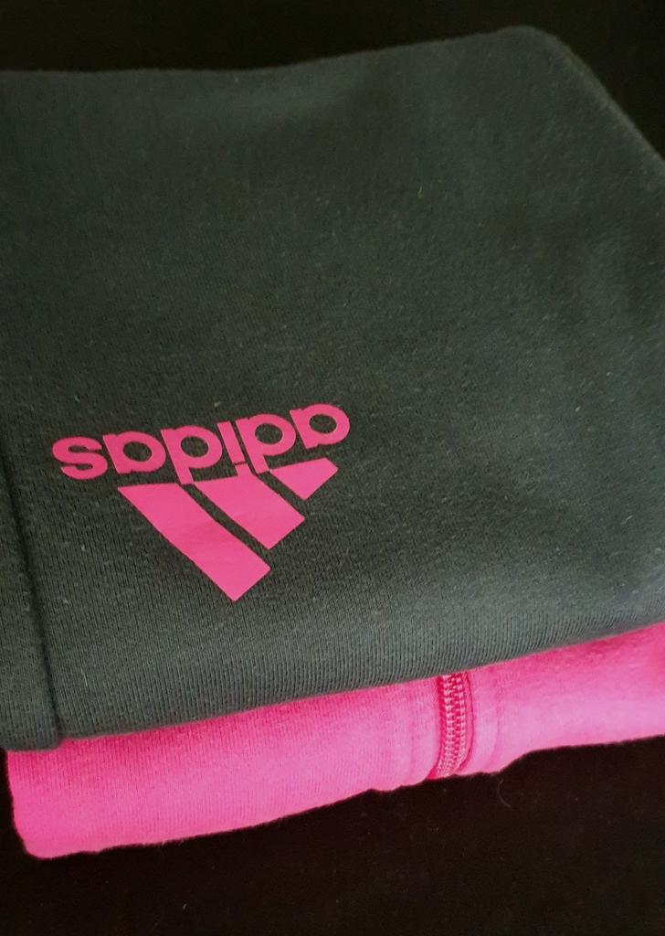 Adidas meiden trainingspak - Grijs/Roze - maat 140, Kinderen en Baby's, Kinderkleding | Maat 140, Adidas, Meisje, Sport- of Zwemkleding