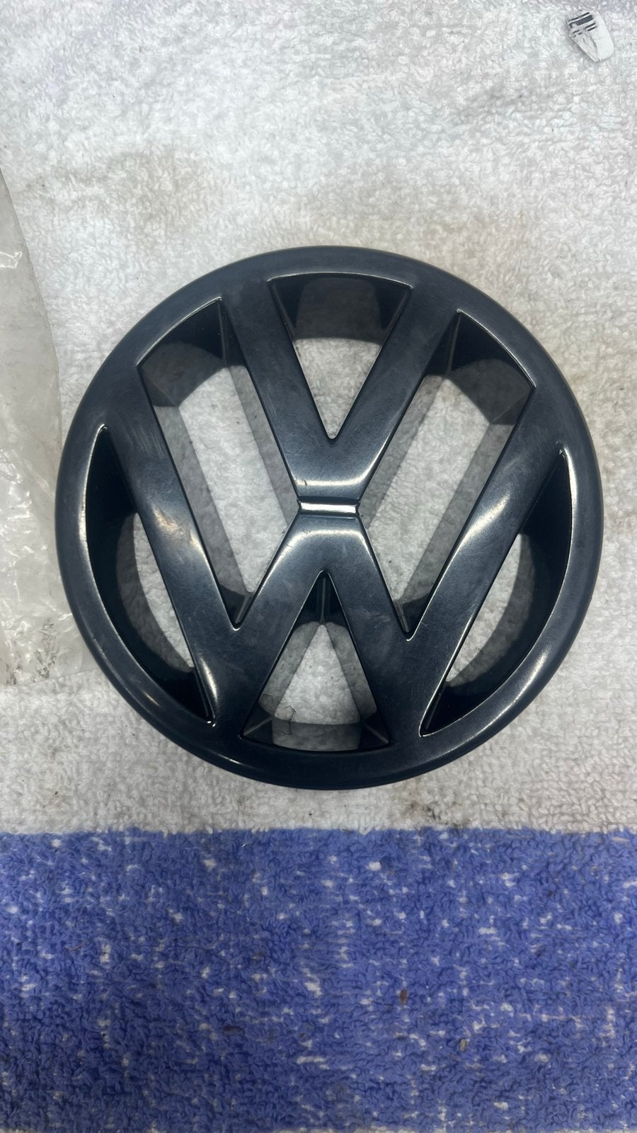 Nieuw VW Golf Cabriolet MK1 Grille Embleem (laatste type), Auto-onderdelen, Ophalen of Verzenden, Nieuw, Volkswagen