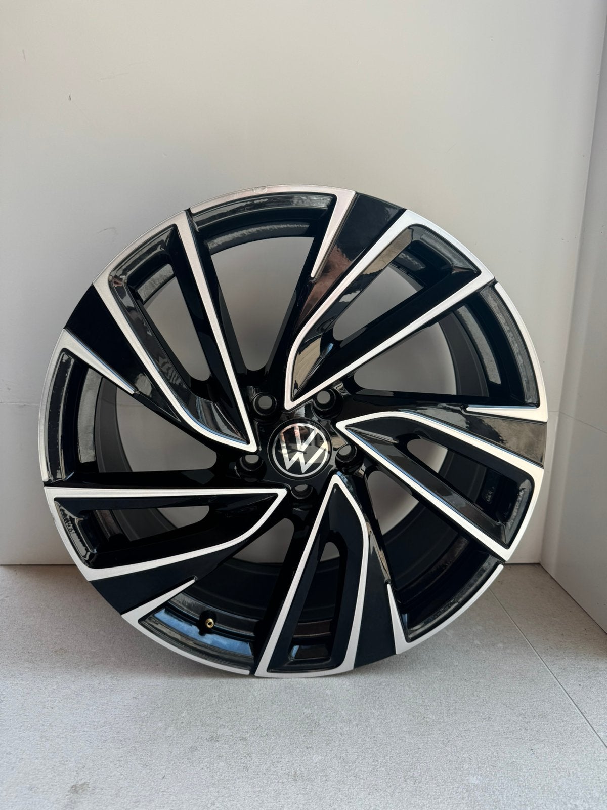 2 losse Volkswagen Golf Adelaide 19” velgen, Velg(en), 235 mm, Zomerbanden, Ophalen