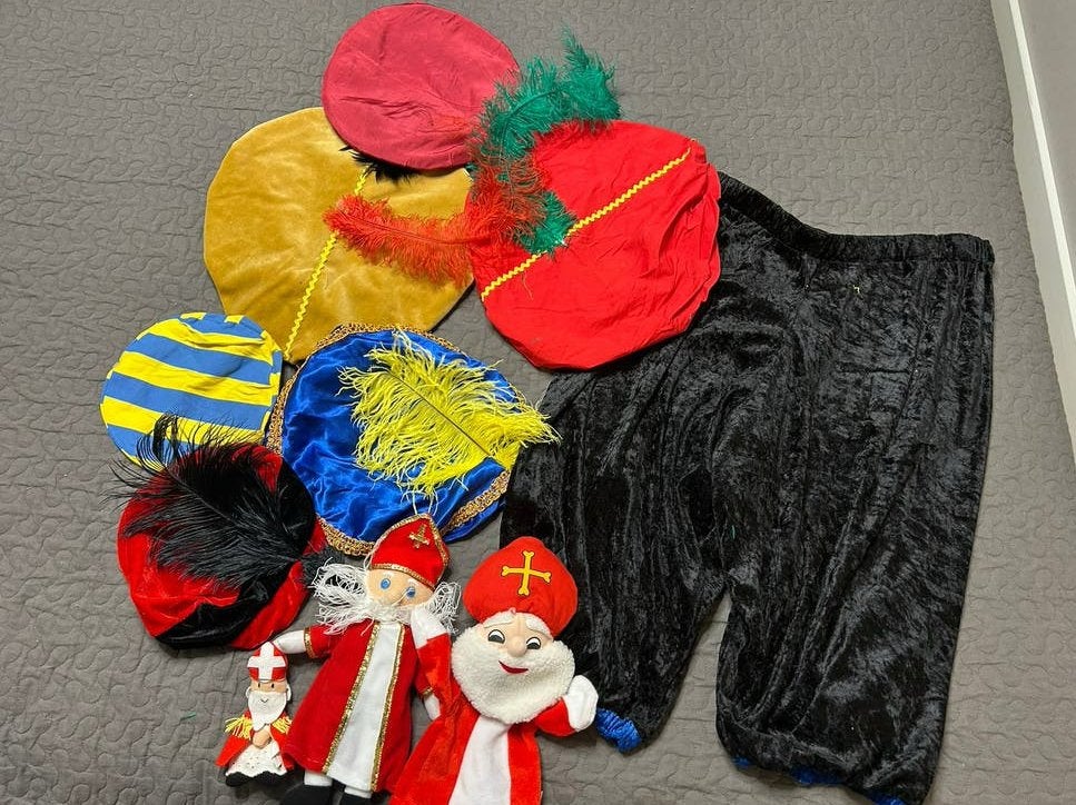 Verkleedset set pieten sinterklaas muts, Ophalen of Verzenden, Zo goed als nieuw