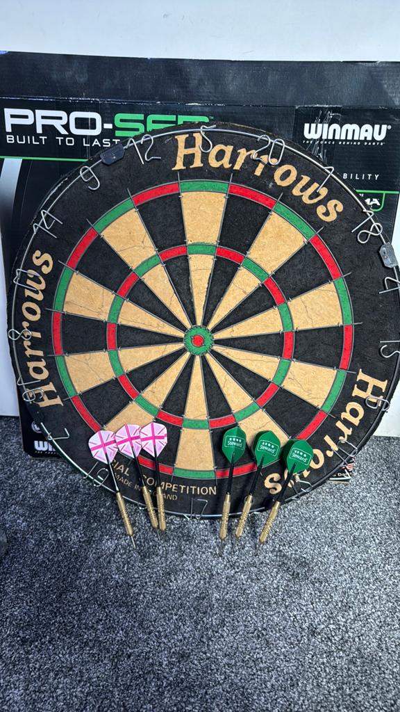 Harrows dartbord met pijlen - Zo goed als nieuw, Ophalen, Zo goed als nieuw, Dartbord met pijlen