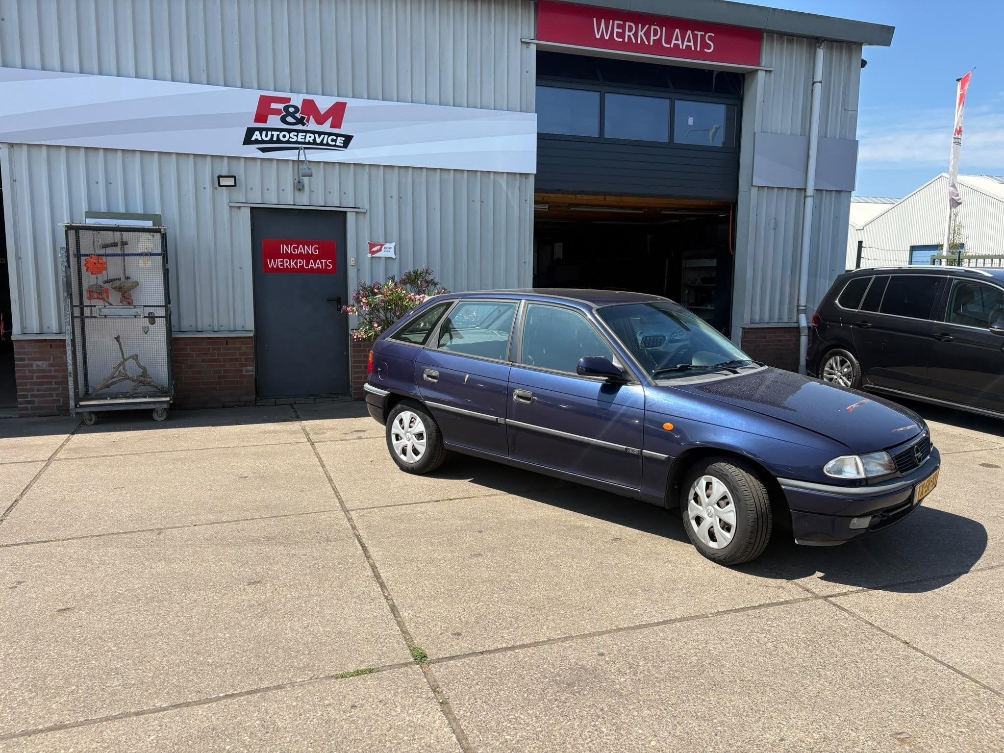 Opel Astra 1.6i-16V Edition NAP, Radio, Auto's, Opel, Gebruikt, 4 cilinders, Blauw, 49 €/maand