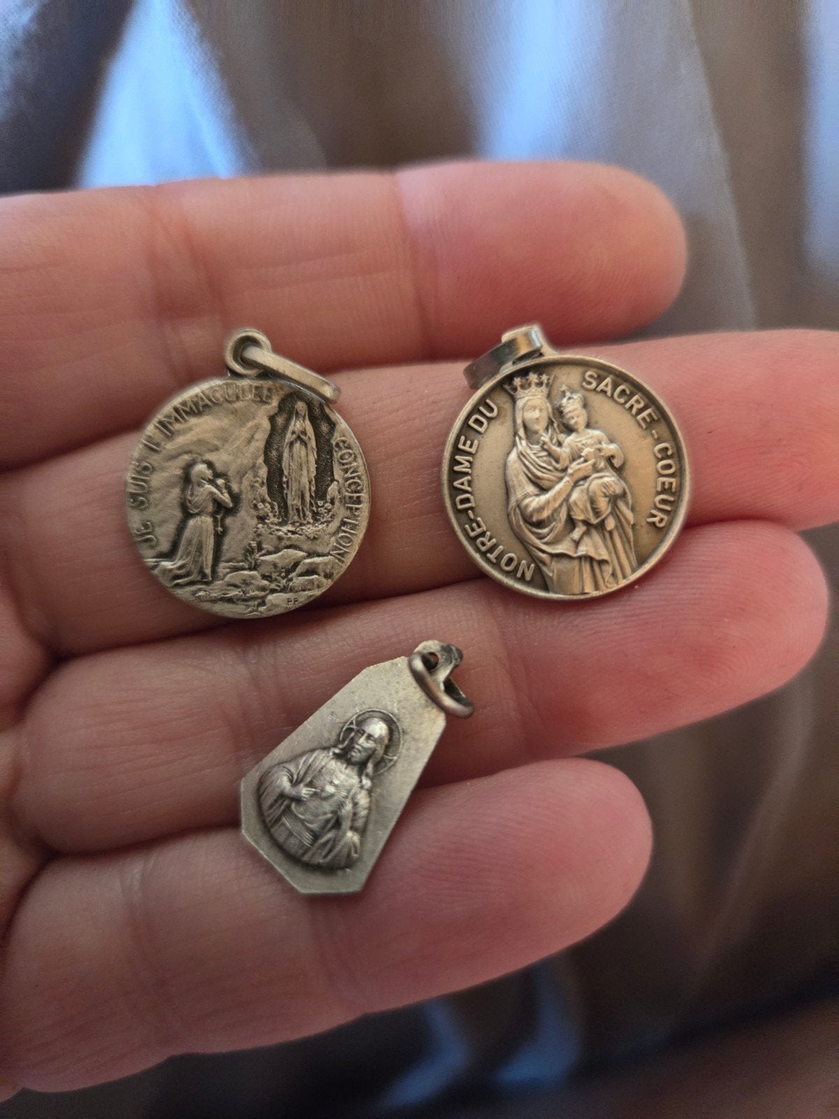 Set van 3 religieuze medailles - Lourdes, Sacré-Cœur, Ophalen of Verzenden