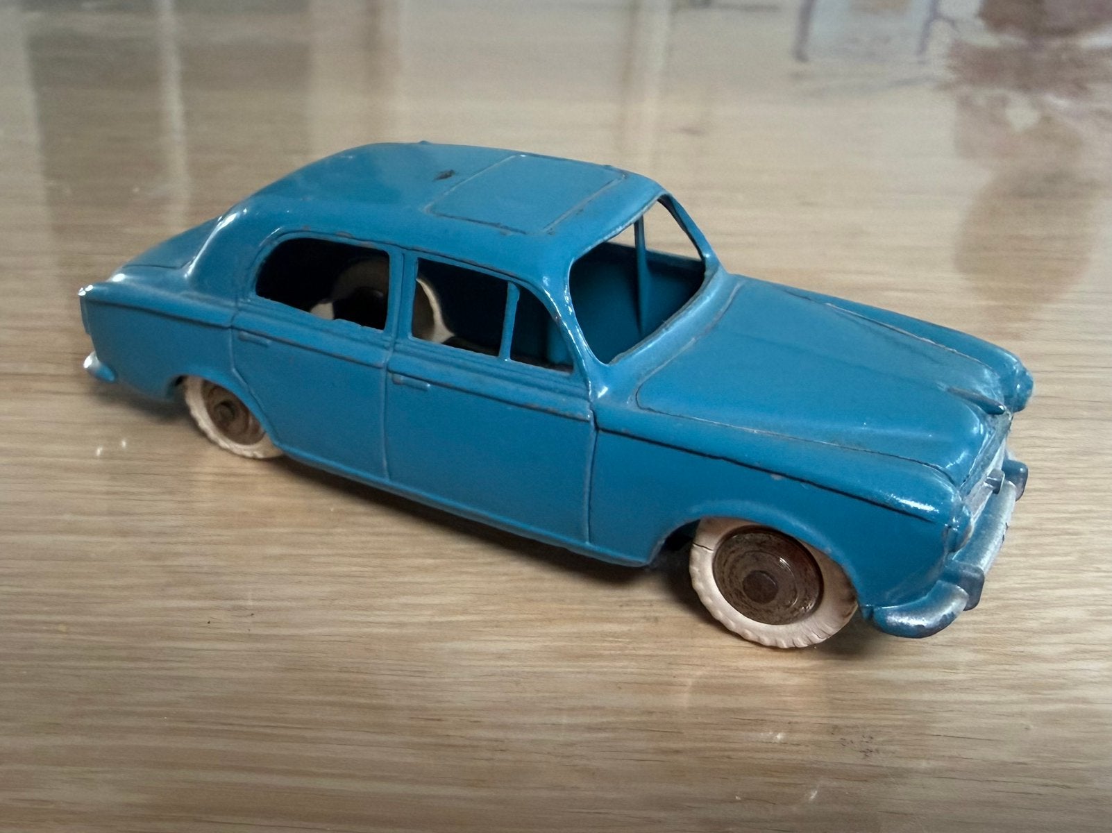 Dinky Toys Peugeot 403 Sedan. No 24B., Hobby en Vrije tijd, Modelauto's | 1:43, Ophalen of Verzenden, Gebruikt, Auto, Dinky Toys