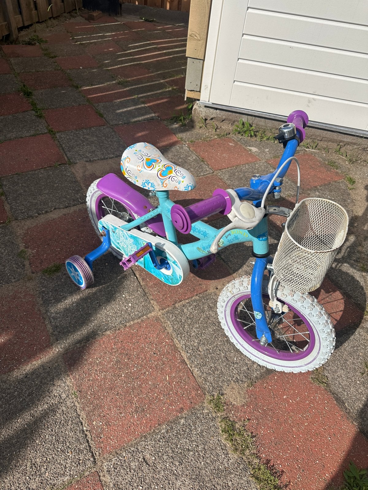 Kinderfiets 12 inch met zijwieltjes en mandje, Ophalen, Zijwieltjes, Gebruikt, Velgrem