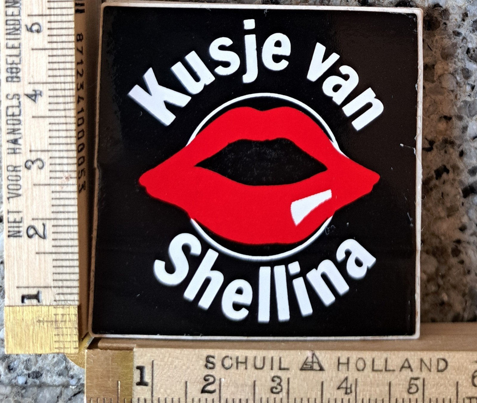 Vintage sticker Kusje van Shellina Shell Benzine mond lippen, Verzamelen, Ophalen of Verzenden, Zo goed als nieuw, Overige typen