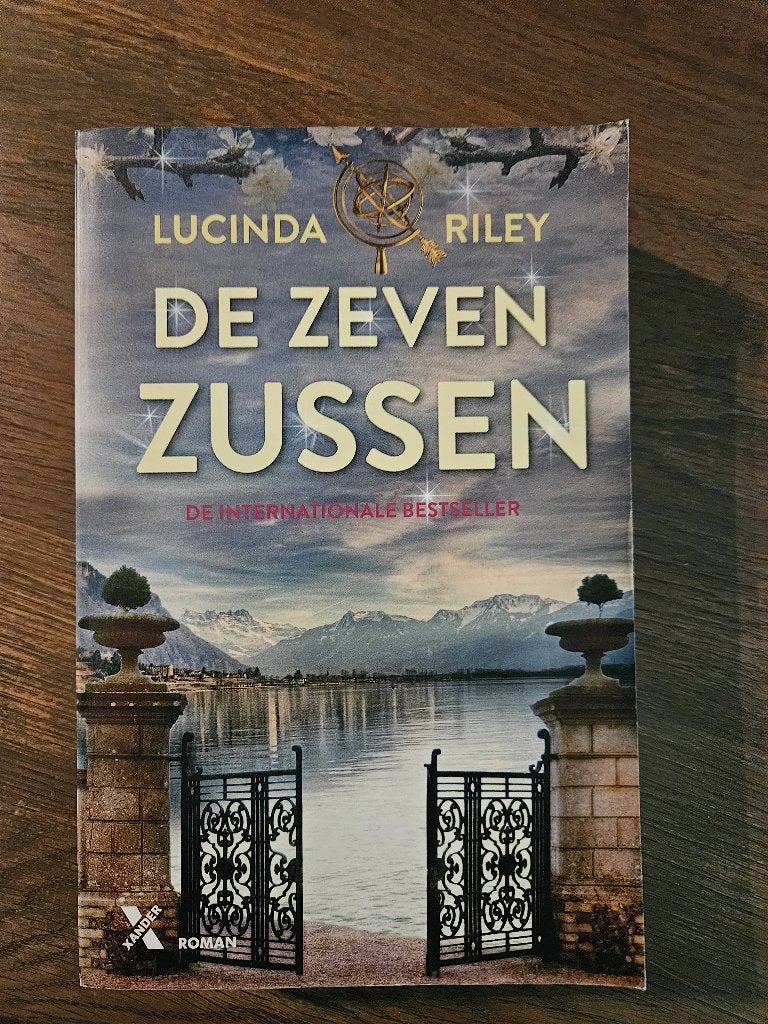 De Zeven Zussen, Boeken, Lucinda Riley, Ophalen of Verzenden, Zo goed als nieuw, Nederland