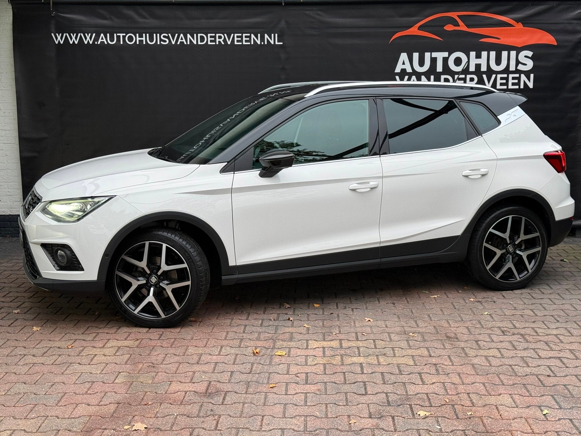 Seat Arona 1.0 TSI FR Business Intense, ACC/Camera/DSG/Beats, Auto's, Dealer onderhouden, 116 pk, Bedrijf, Grijs