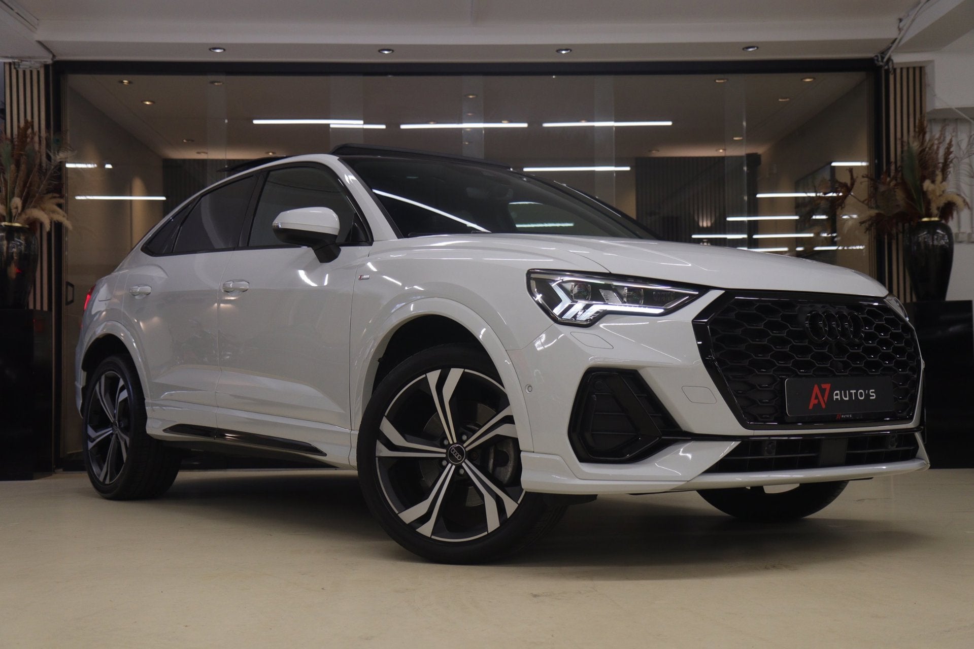Audi Q3 Sportback 45 TFSI e S Edition 3X S-Line /PANO/KEYLES, Auto's, Audi, Gebruikt, Euro 6, 150 pk, Alcantara