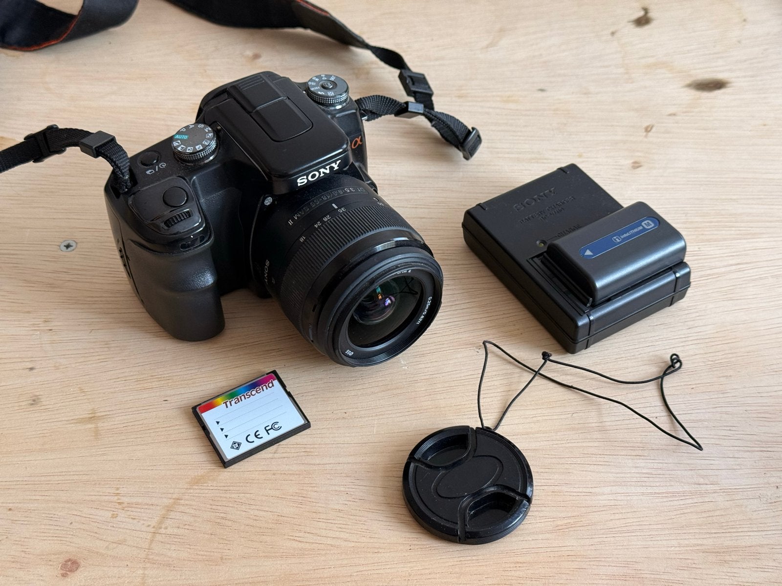 Sony a100 DSLR - Goede gebruikte staat, Gebruikt, Spiegelreflex, Ophalen of Verzenden, Accu