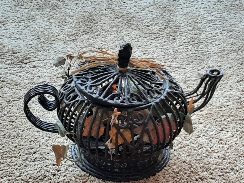 Leuke  bruine metalen theepot  met droogbloemen  z.g.a.n, Overige stijlen, Ophalen of Verzenden, Zo goed als nieuw, Metaal