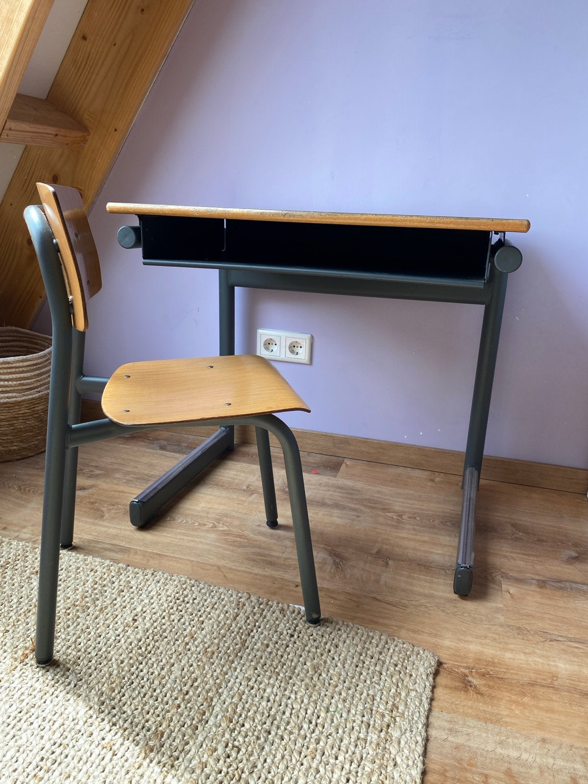 Vintage Schoolbureau met Stoel - Hout en Metaal, Huis en Inrichting, Bureaus, Ophalen, Opbergruimte, Gebruikt, Hout
