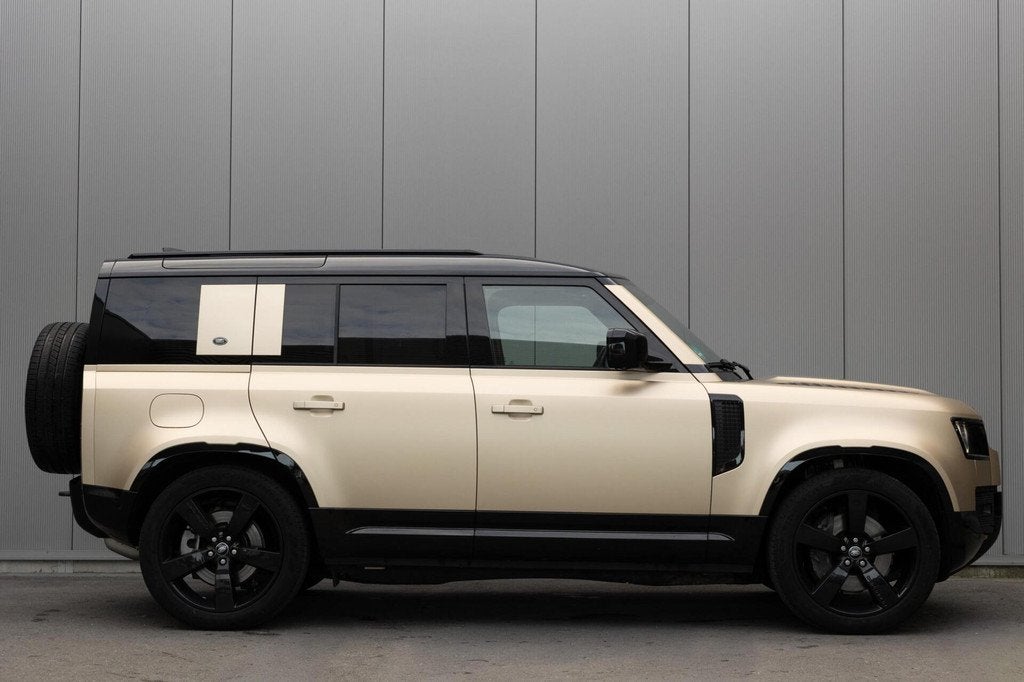 Land Rover | Defender 3.0 D250 110 MHEV SE | GRIJS KENTEKEN, Auto's, Land Rover, Automaat, 249 pk, Gebruikt, Zwart