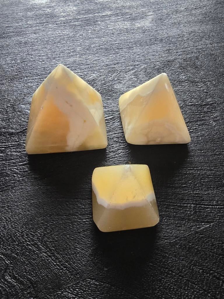 3 alabaster stenen pyramides, Ophalen of Verzenden