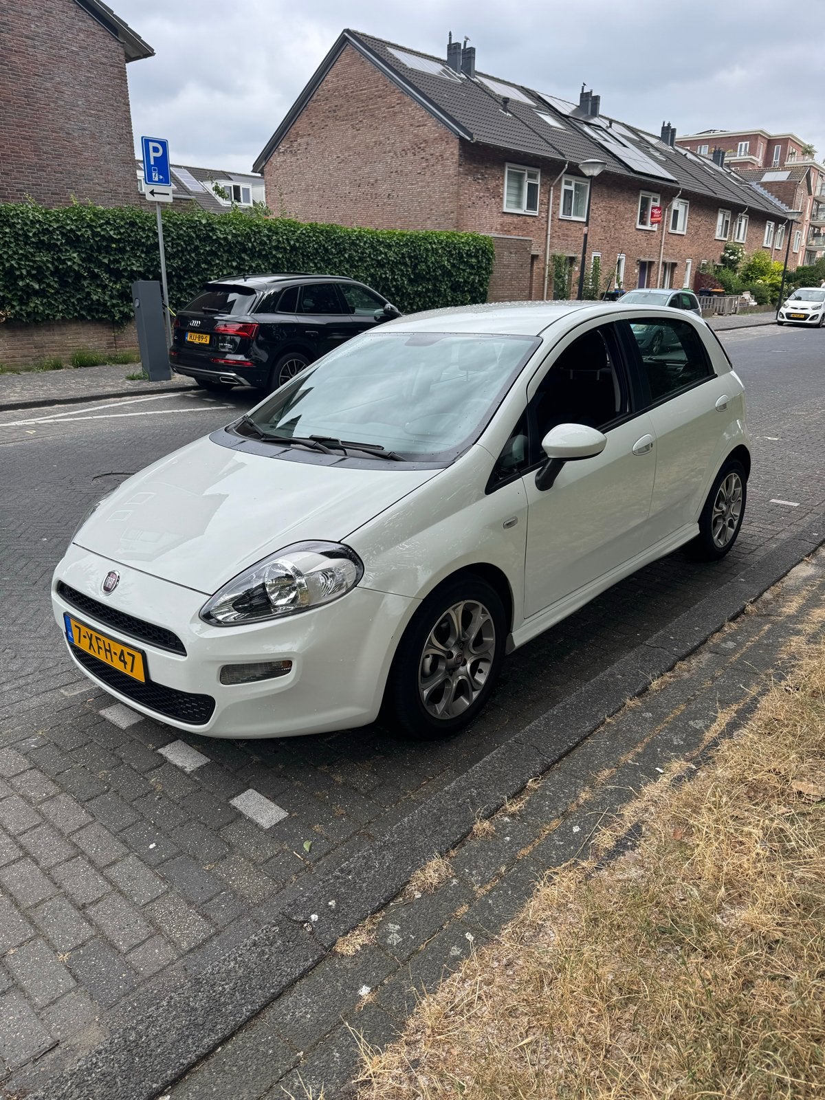 Fiat Punto 0.9 Twinair 74KW 5DR 2014 Wit, Auto's, Voorwielaandrijving, Stof, Zwart, Origineel Nederlands