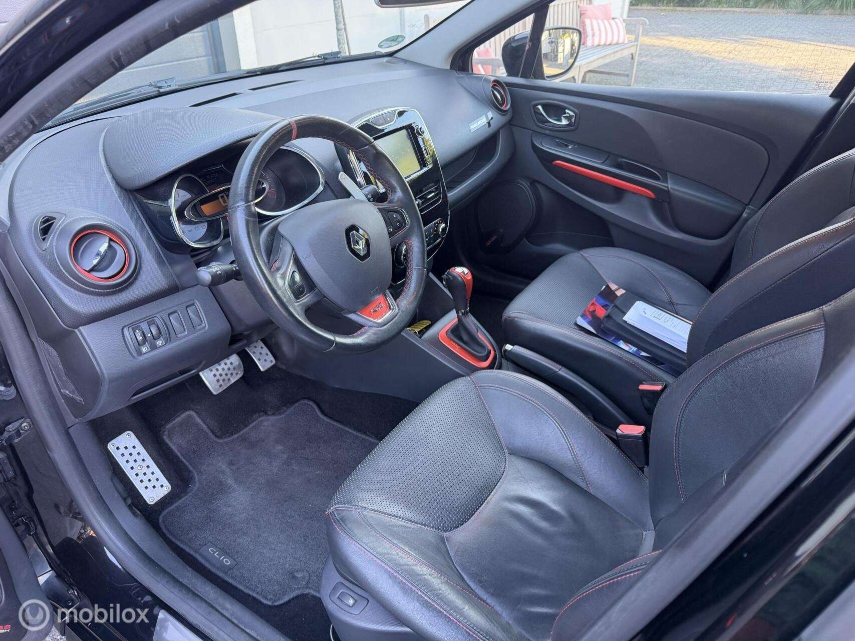 Renault Clio 200PK R.S. CUP|RIJKLAAR|LEER|PDC|DLR OH|GARANTY, Euro 5, 1618 cc, Gebruikt, 4 cilinders