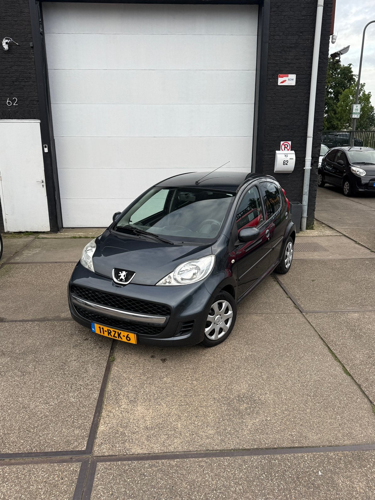 Peugeot 107 1.0  5DR 2011 Grijs ( Airco/Nap/Gratis Carplay ), Voorwielaandrijving, 4 stoelen, 68 pk, Origineel Nederlands