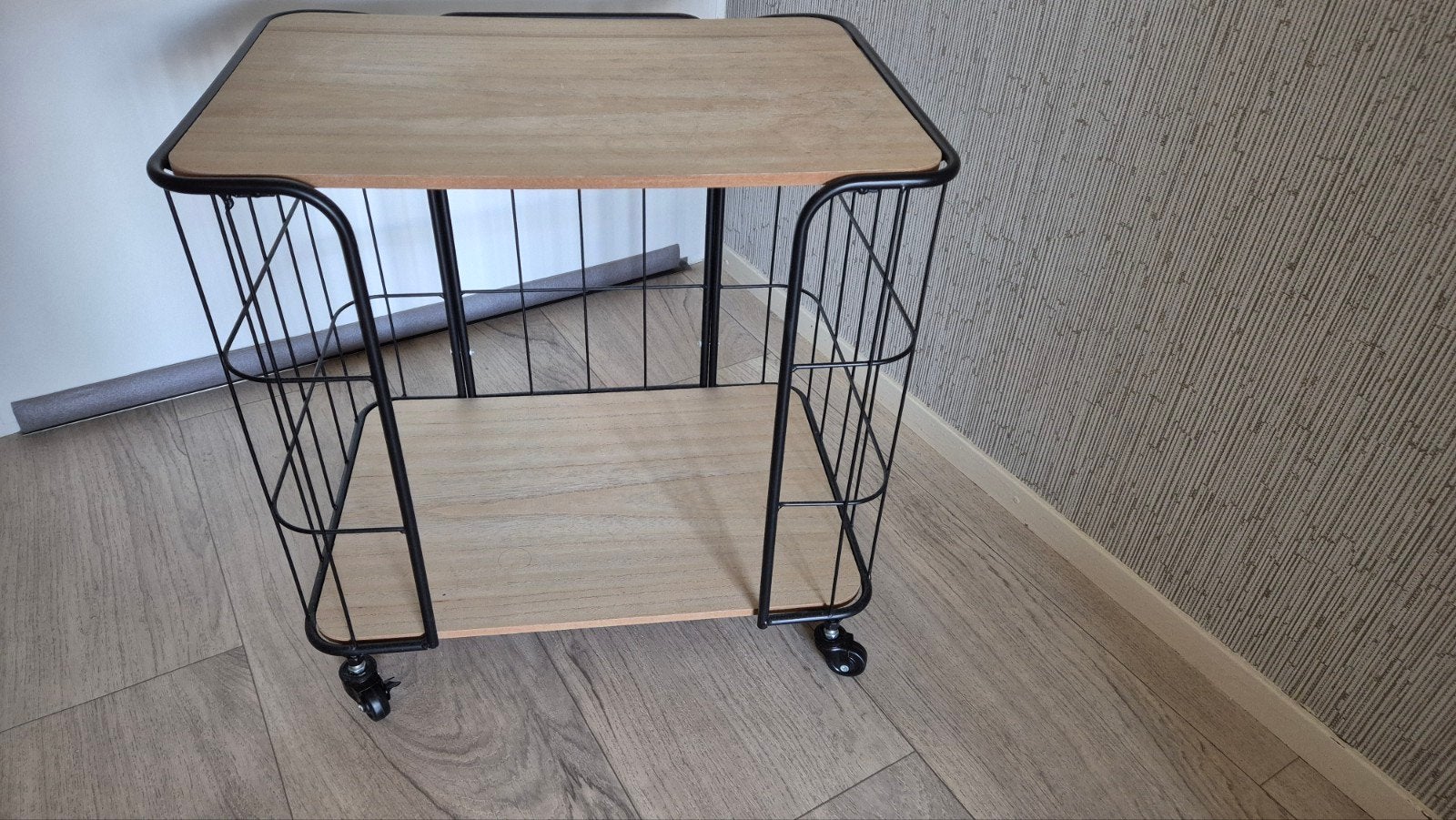 Industriële bijzettafel/trolley met wielen, 55 tot 75 cm, Zo goed als nieuw, Industrieel, Rechthoekig