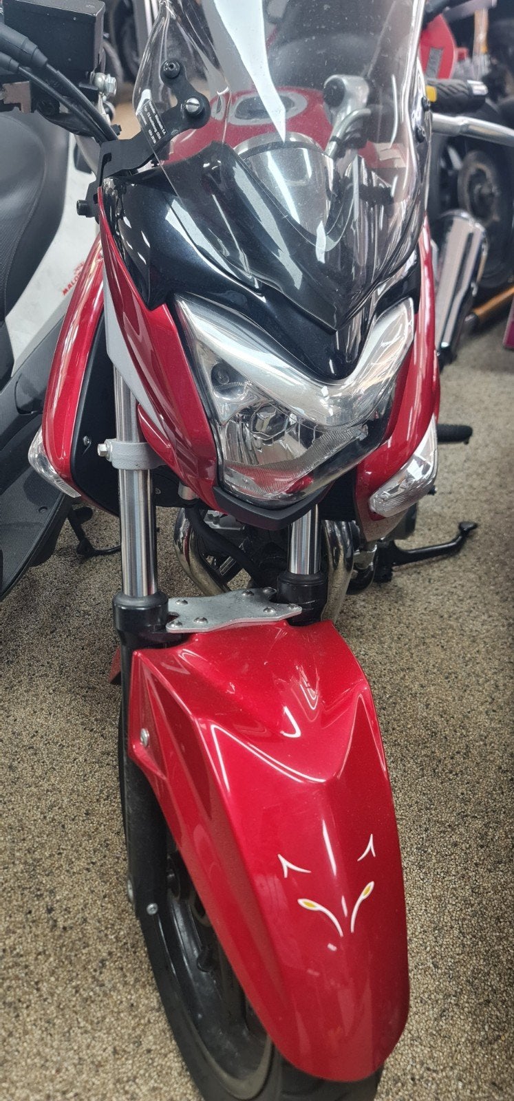 Suzuki Inazuma 250 - Rode Naked Bike met Topkoffer, 2 cilinders, Gebruikt, Particulier, Minimaal motorrijbewijs A2