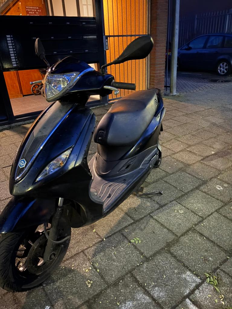 Piaggio fly 2012 | goede staat | start niet, Fietsen en Brommers, Scooters | Piaggio, Ophalen, Maximaal 45 km/u, Zo goed als nieuw