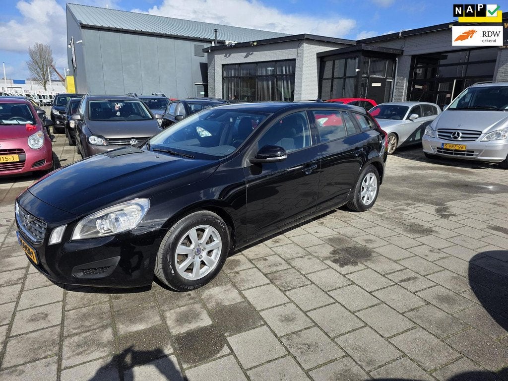 Volvo V60 1.6 T3 Kinetic / Apk 12-01-2027, Auto's, Voorwielaandrijving, 15 km/l, Gebruikt, 4 cilinders