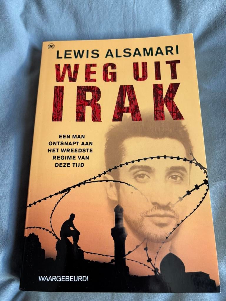 L. Alsamari - Weg uit Irak, Ophalen of Verzenden, Zo goed als nieuw, L. Alsamari