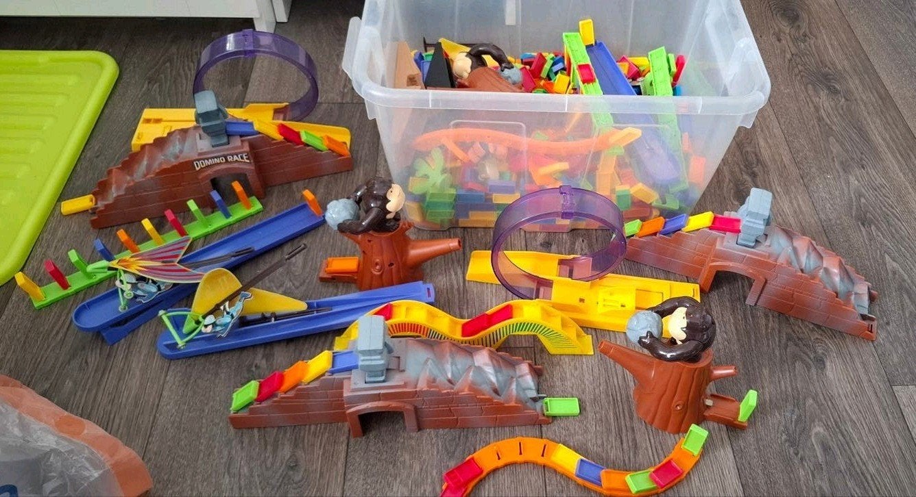 Domino baan met speciale onderdelen en diverse sets, Ophalen, Zo goed als nieuw, Jongen of Meisje
