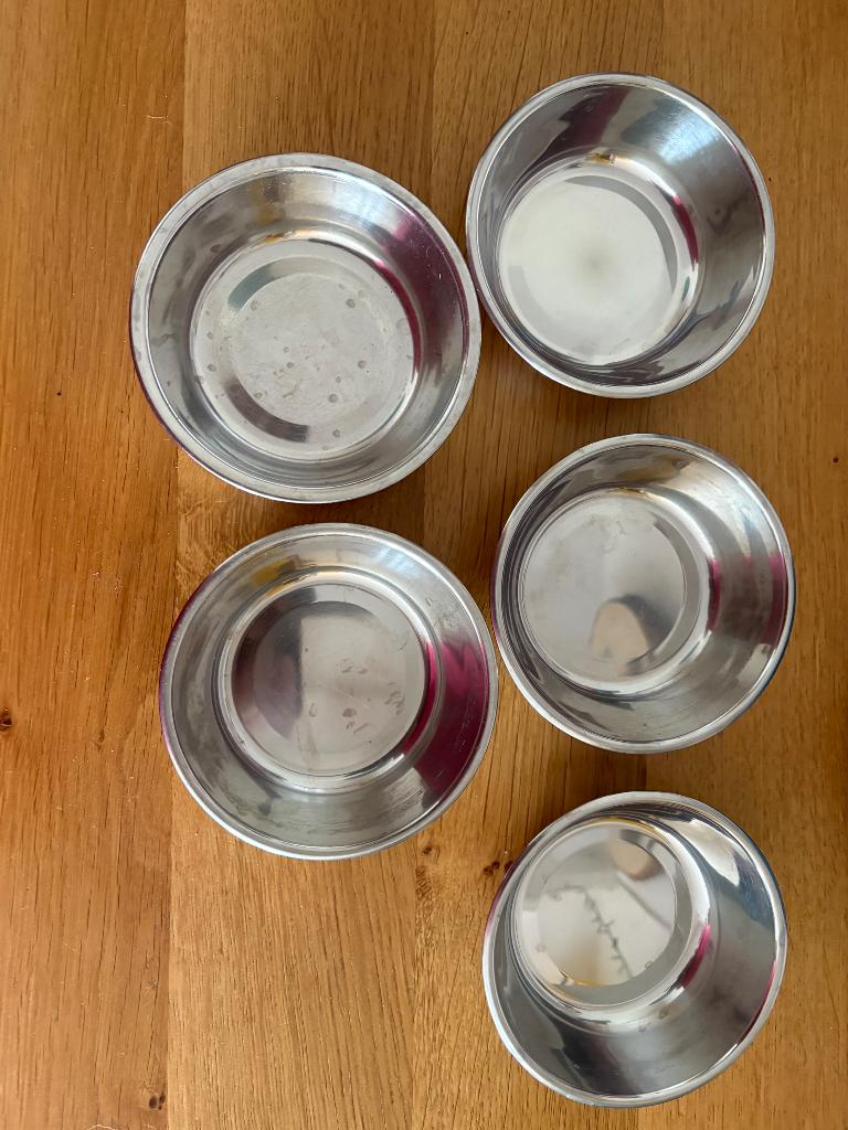 5 puppy eet/ drink bakjes hond 11 cm breed boven onder 7 cm, Ophalen of Verzenden, Zo goed als nieuw