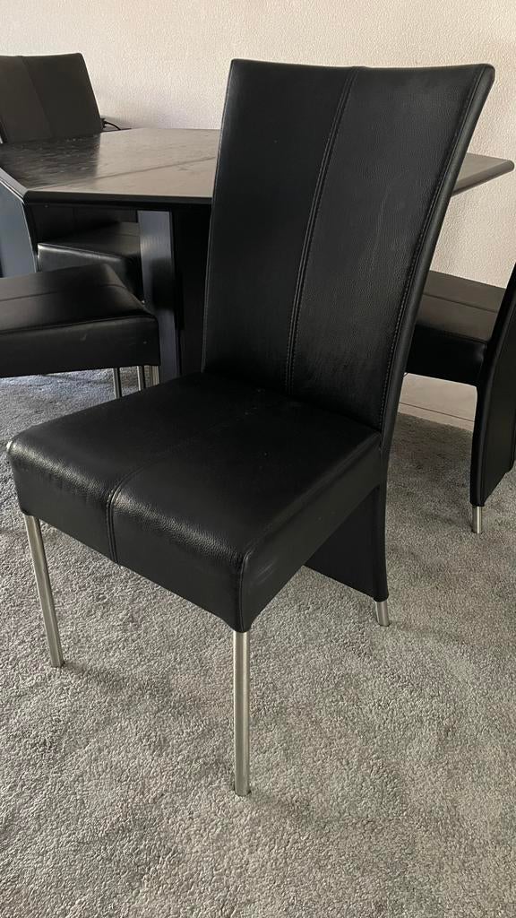Vier zwarte eetkamerstoelen / stof Bronco, Ophalen, Overige materialen, Gebruikt, Zwart