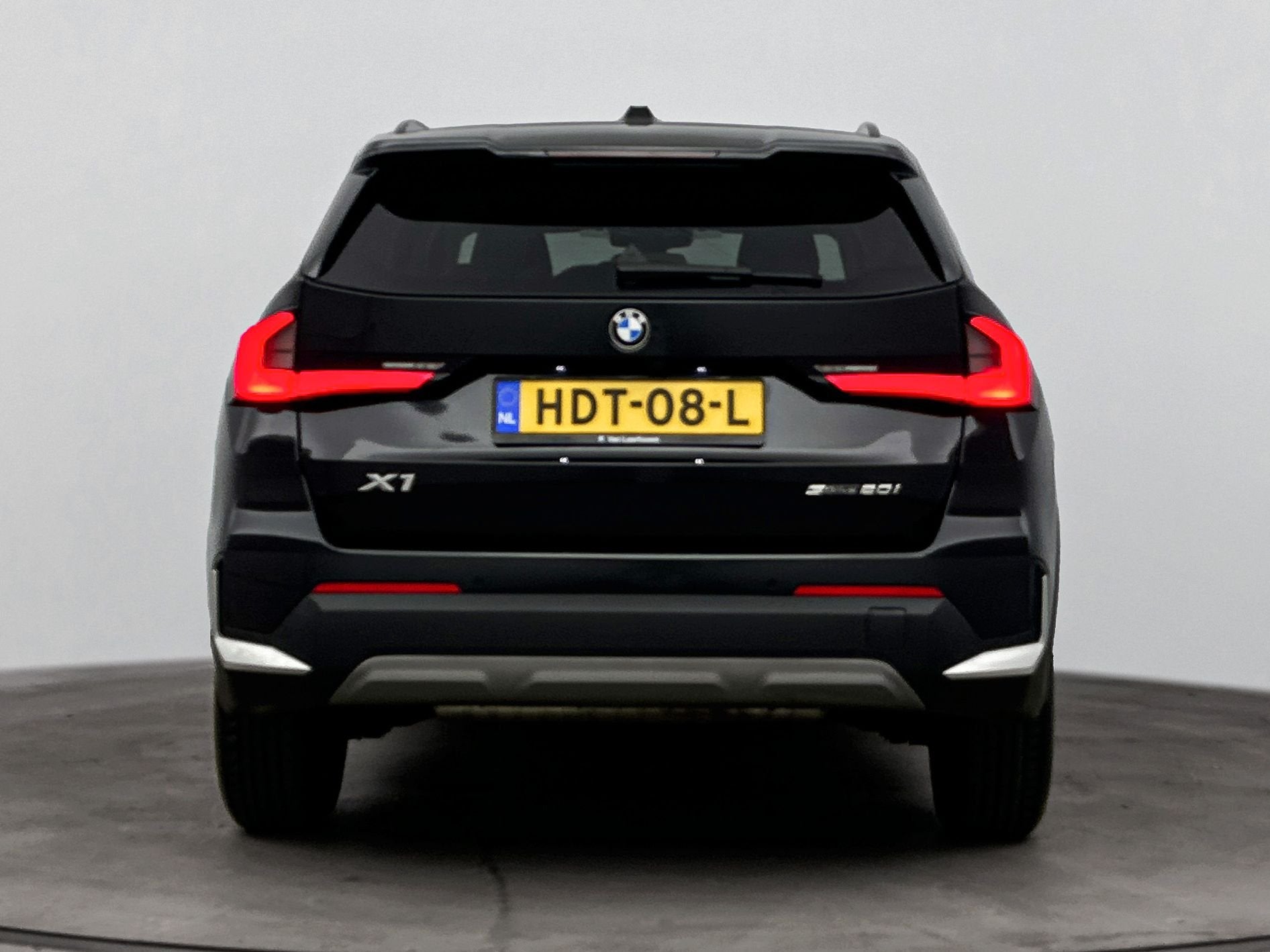 BMW X1 sDrive20i Automaat / Sportstoelen / Achteruitrijcamer, Auto's, Dealer onderhouden, Euro 6, 156 pk, Met garantie (alle)