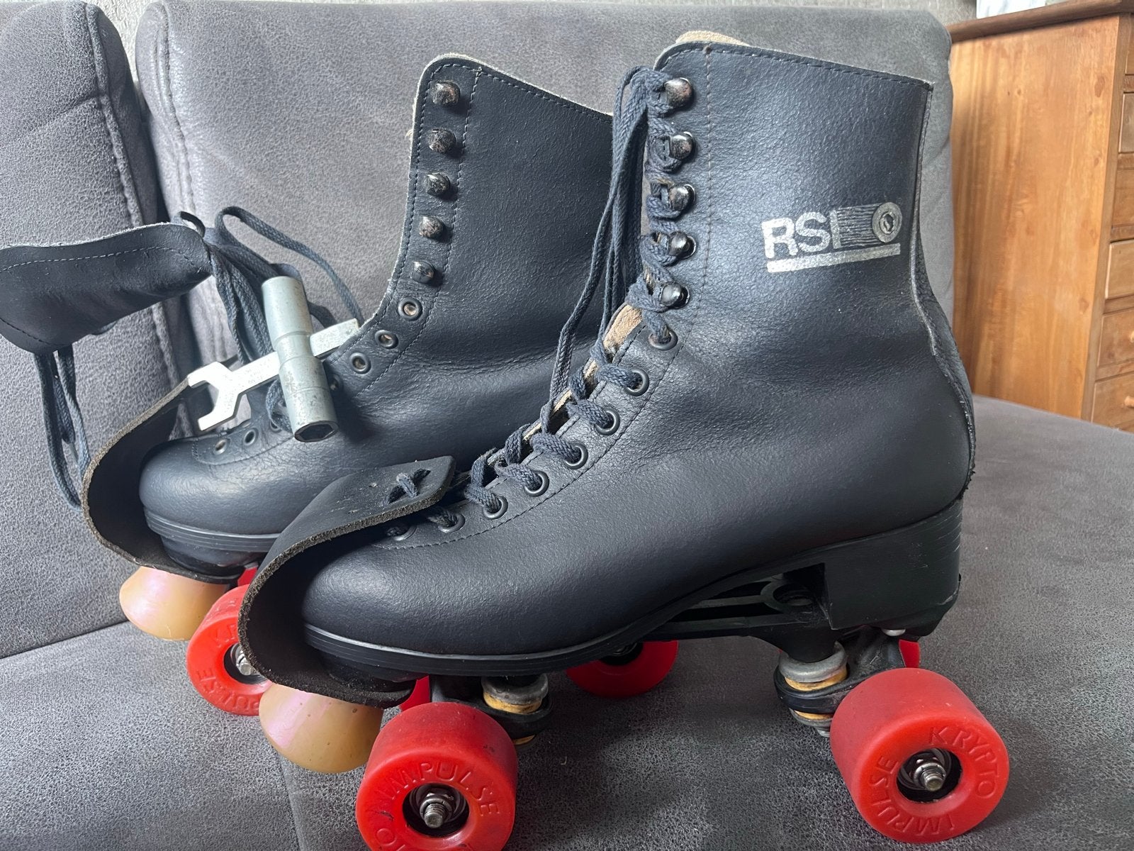 RSI Rollerskates - Maat 40 - Zwart met rode wielen, Ophalen of Verzenden, Gebruikt, Overige typen